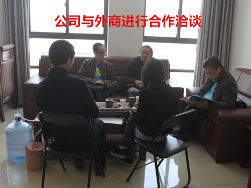 领导扒开我奶罩吸我奶头视频